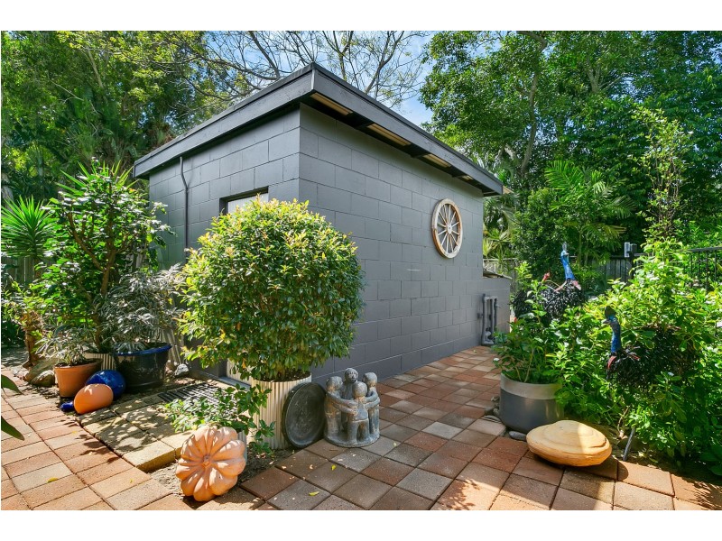 10 Mimosa Street, Holloways Beach QLD 4878