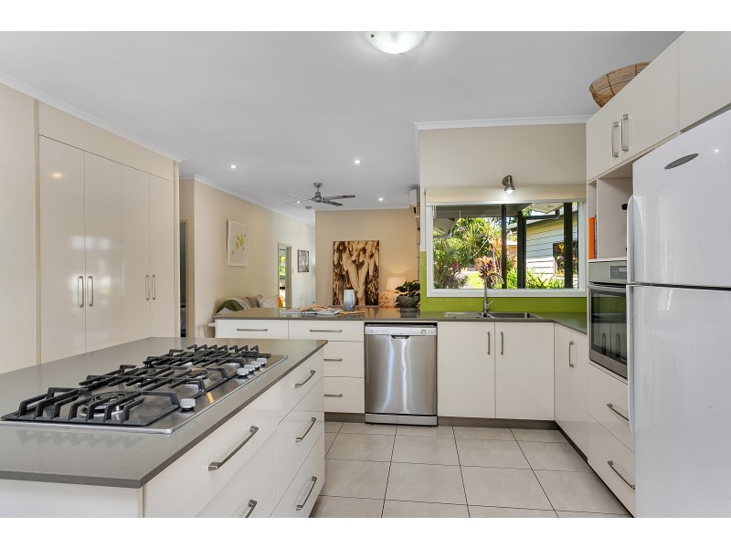 8 Sandpiper Court, Bayview Heights QLD 4868