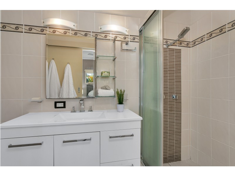 8 Sandpiper Court, Bayview Heights QLD 4868