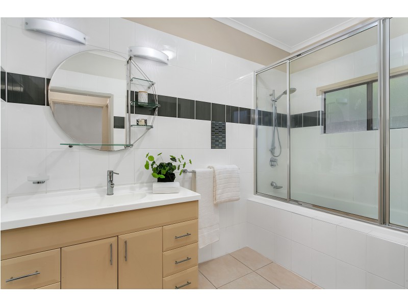 8 Sandpiper Court, Bayview Heights QLD 4868