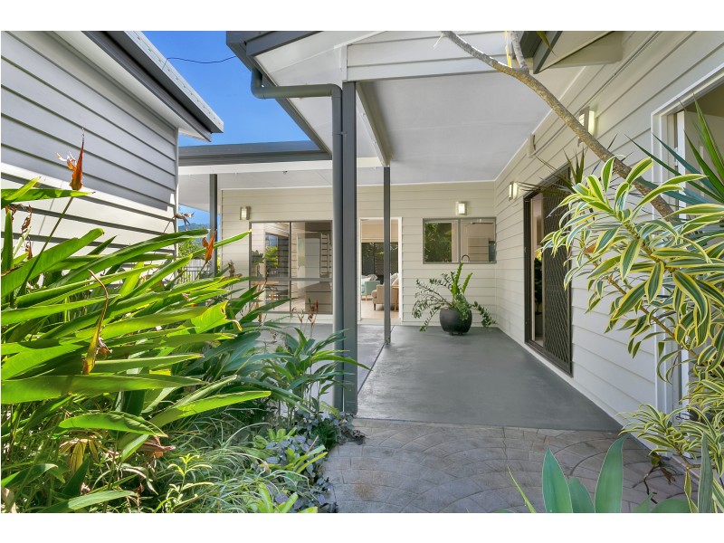 8 Sandpiper Court, Bayview Heights QLD 4868