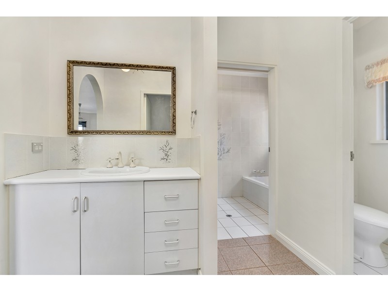 14 Gouldian Street, Bayview Heights QLD 4868