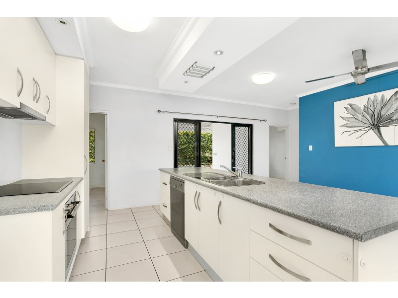 15 Sophie Close, Brinsmead QLD 4870