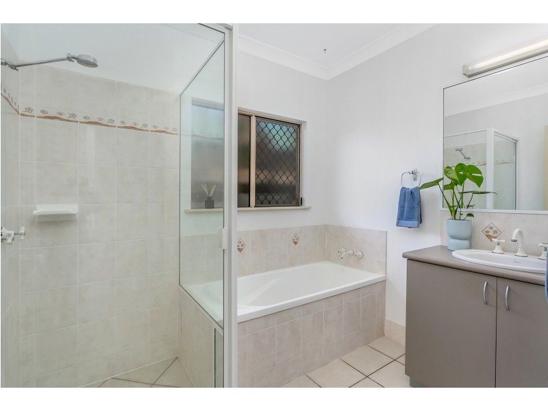 5 Kurrimine Close, Kewarra Beach QLD 4879