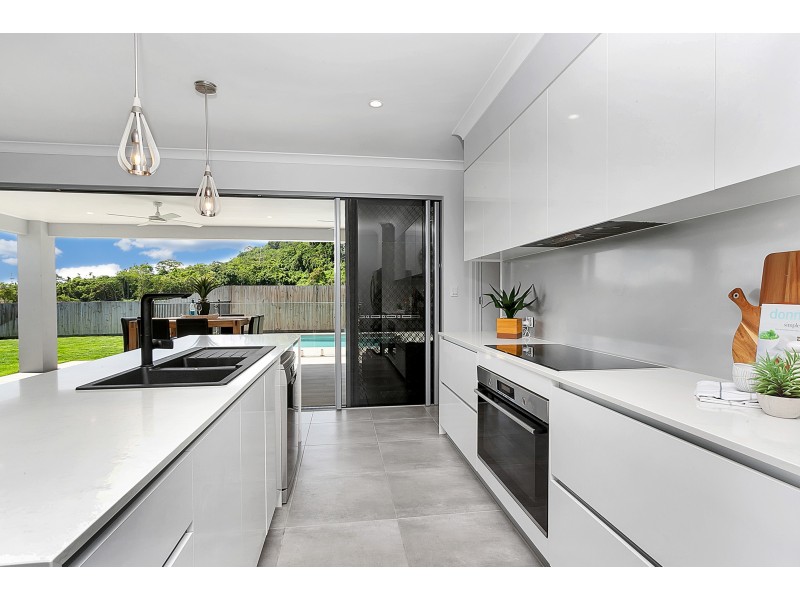 25 Luderick Street, Kanimbla QLD 4870