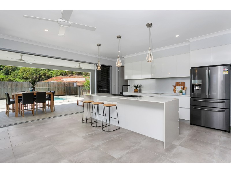 25 Luderick Street, Kanimbla QLD 4870