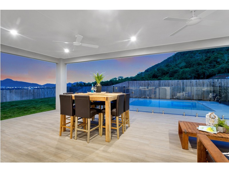 25 Luderick Street, Kanimbla QLD 4870