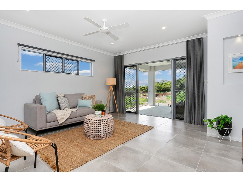 25 Luderick Street, Kanimbla QLD 4870