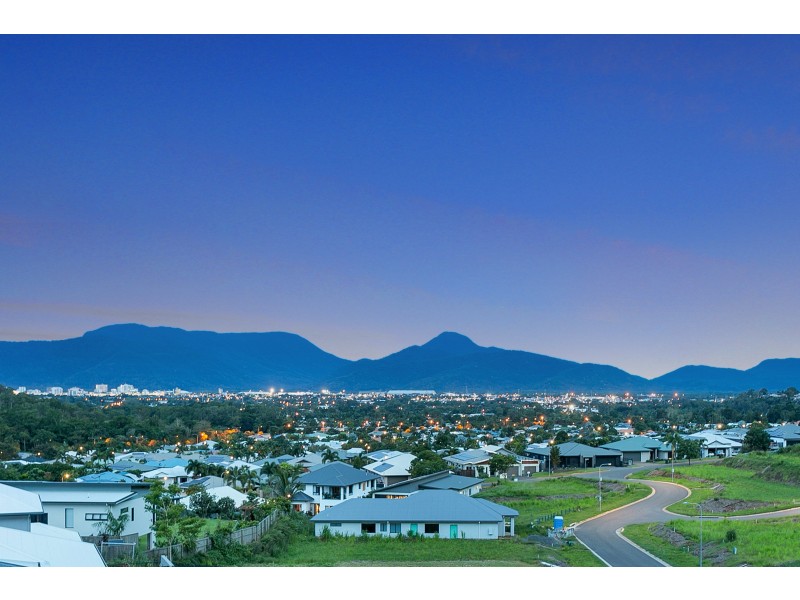 25 Luderick Street, Kanimbla QLD 4870