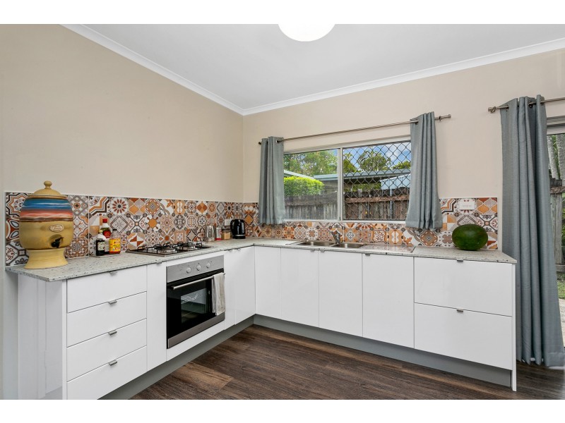 2/5 Ireland Crescent, Whitfield QLD 4870