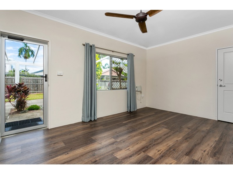 2/5 Ireland Crescent, Whitfield QLD 4870
