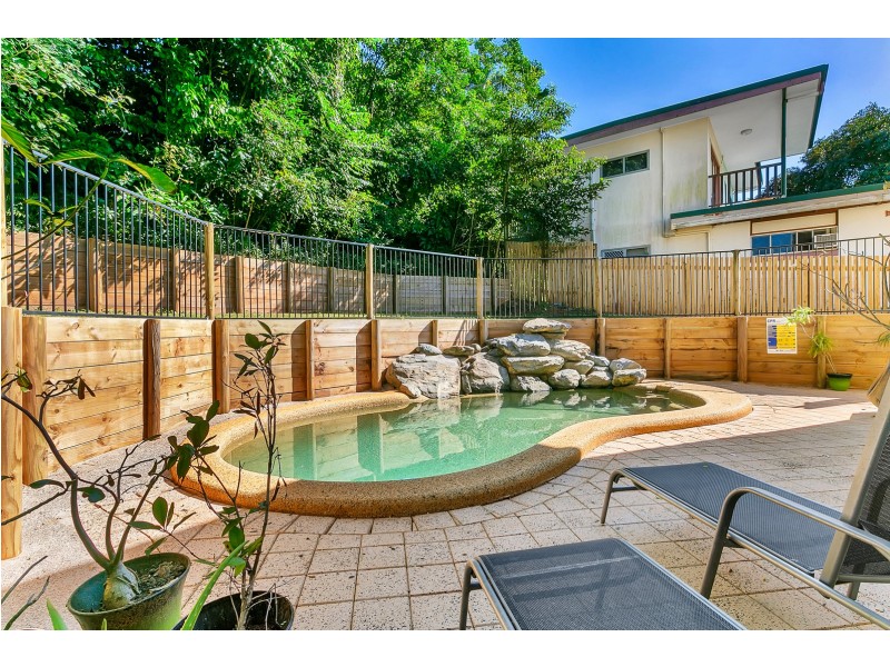 131-133 Mcmanus Street, Whitfield QLD 4870