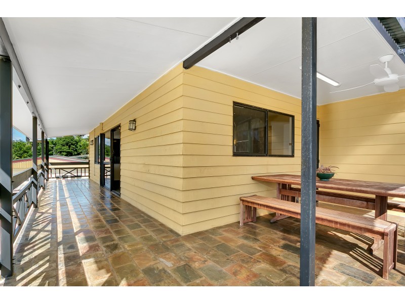 131-133 Mcmanus Street, Whitfield QLD 4870