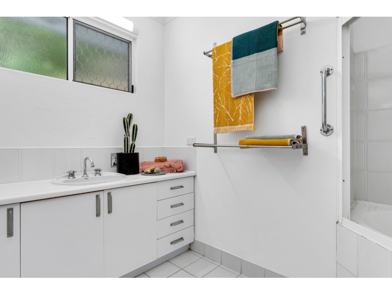 19-21 Falcon Street, Bayview Heights QLD 4868