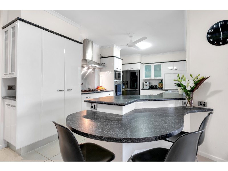 7 Dove Court, Bayview Heights QLD 4868