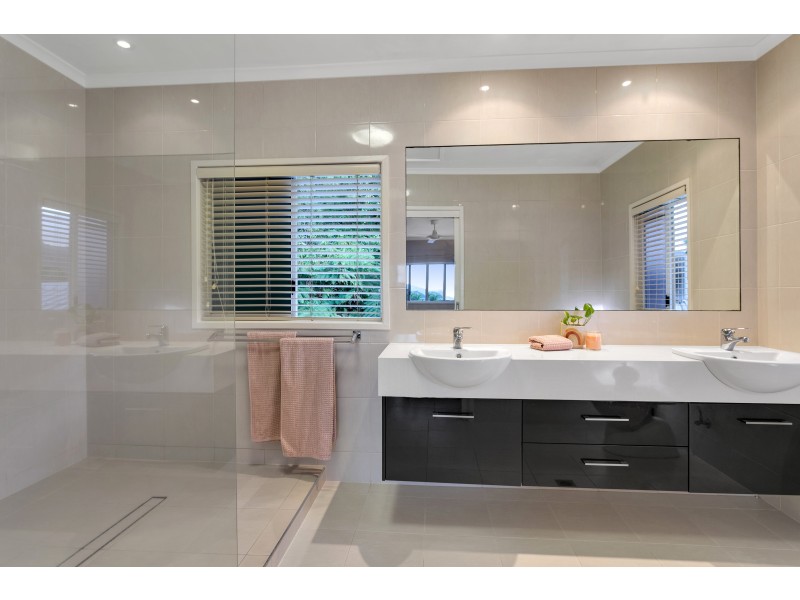 7 Dove Court, Bayview Heights QLD 4868