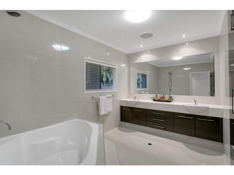 7 Dove Court, Bayview Heights QLD 4868