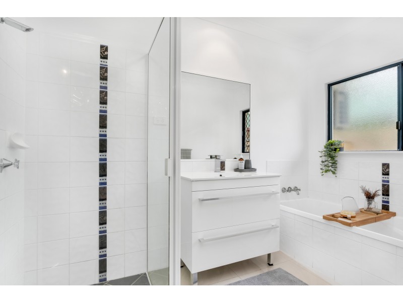 33 Cooya Street, Kewarra Beach QLD 4879