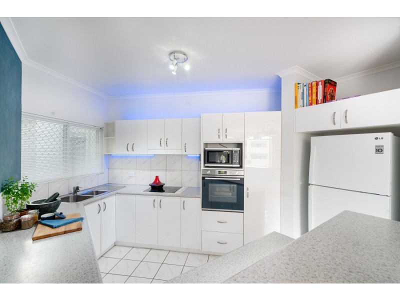 2/42 Moore Street, Trinity Beach QLD 4879