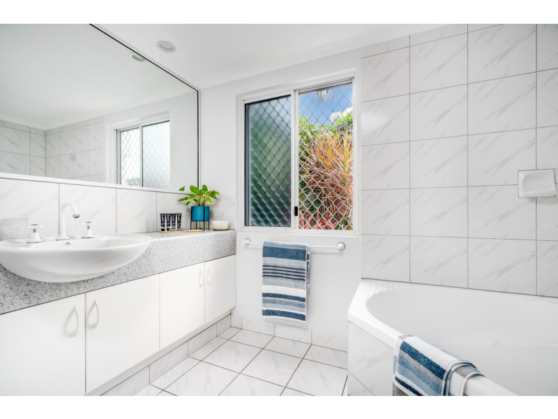 2/42 Moore Street, Trinity Beach QLD 4879
