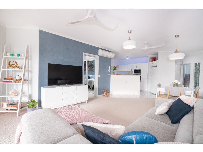 2/42 Moore Street, Trinity Beach QLD 4879