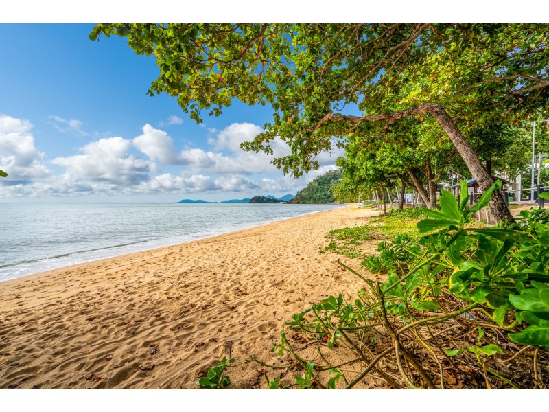 2/42 Moore Street, Trinity Beach QLD 4879