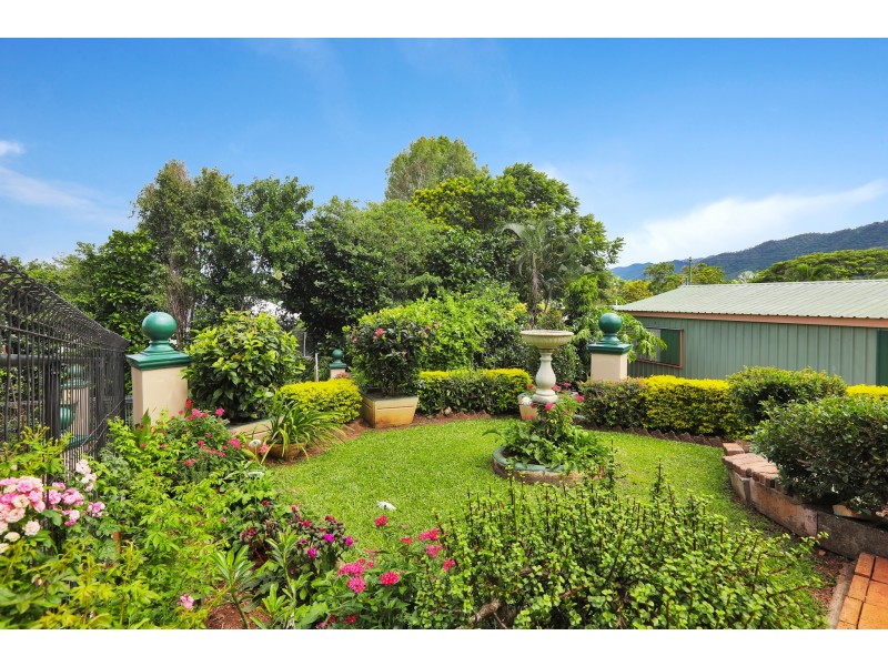 5 Hogan Court, White Rock QLD 4868