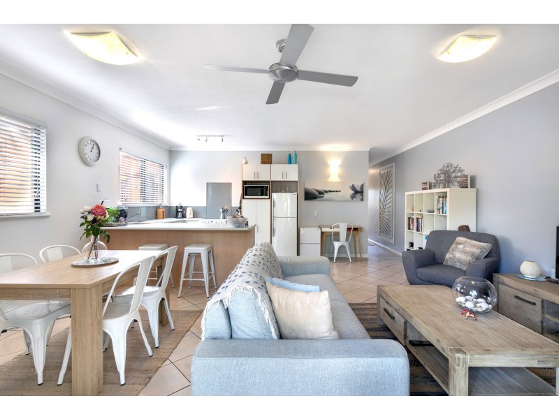 8/253-255 Lake Street, Cairns North QLD 4870