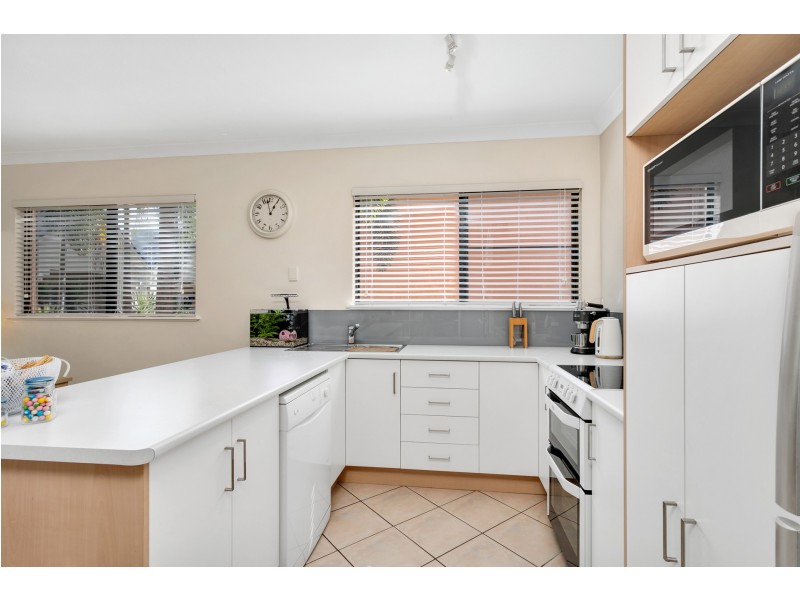 8/253-255 Lake Street, Cairns North QLD 4870