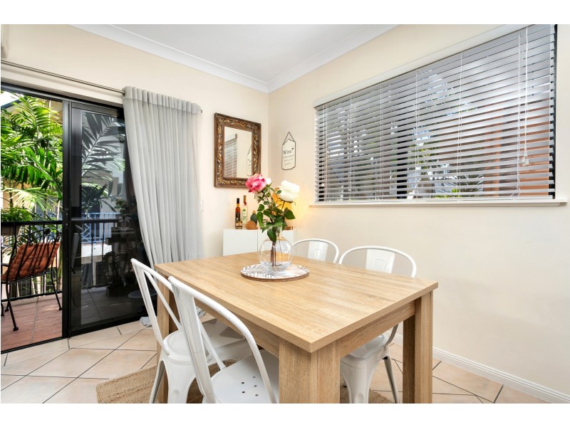 8/253-255 Lake Street, Cairns North QLD 4870