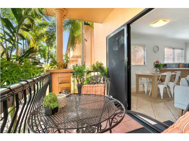 8/253-255 Lake Street, Cairns North QLD 4870