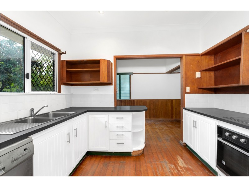 82 Little Street, Manunda QLD 4870