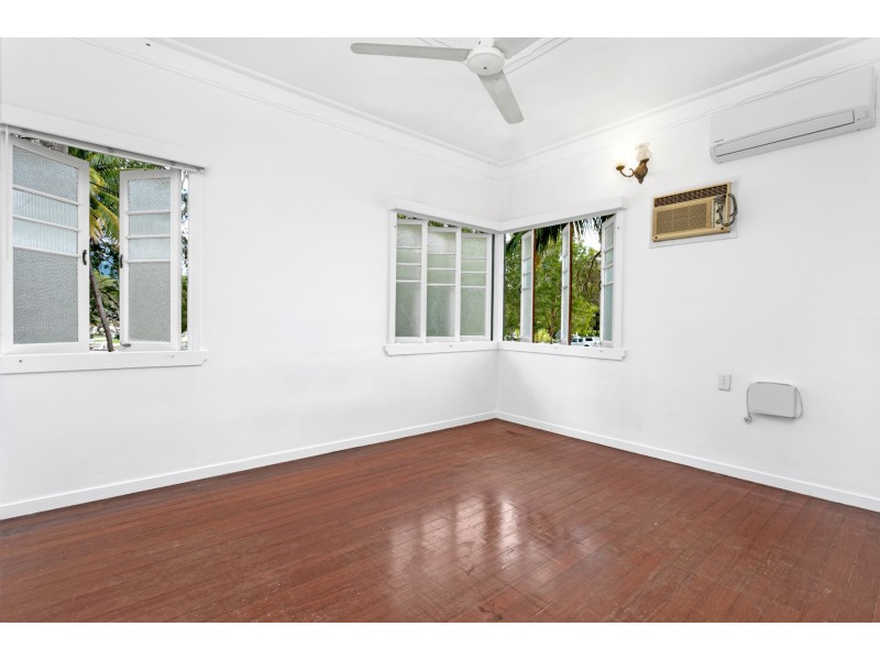 82 Little Street, Manunda QLD 4870