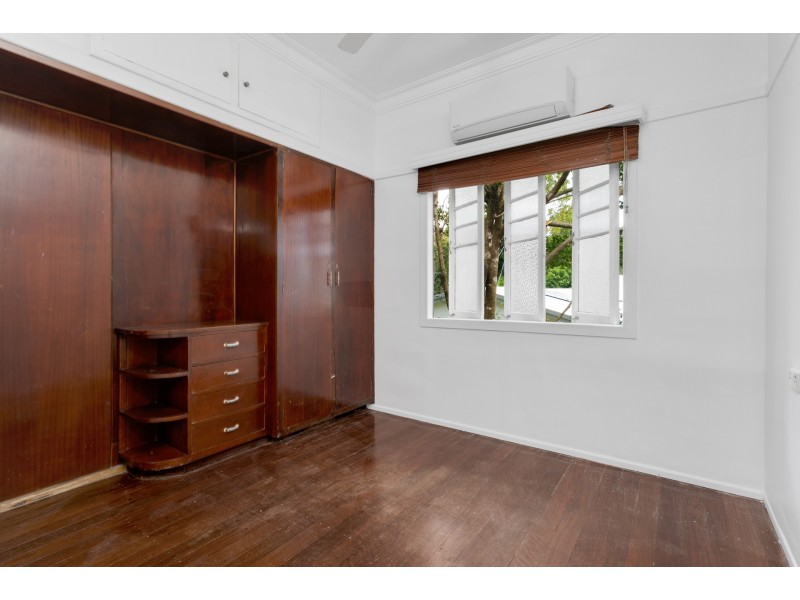 82 Little Street, Manunda QLD 4870
