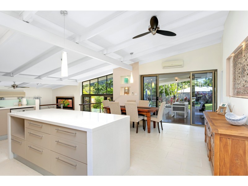 7 Brett Street, Mooroobool QLD 4870