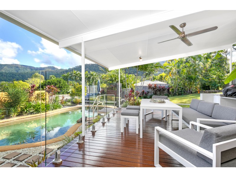 7 Brett Street, Mooroobool QLD 4870