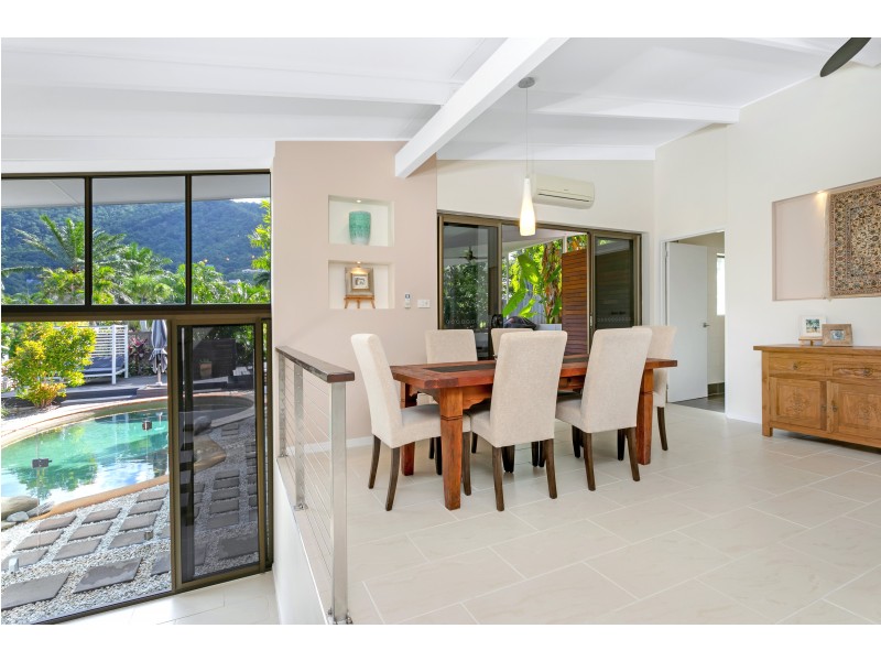 7 Brett Street, Mooroobool QLD 4870