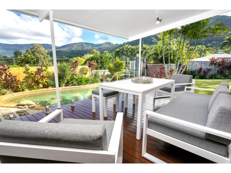 7 Brett Street, Mooroobool QLD 4870