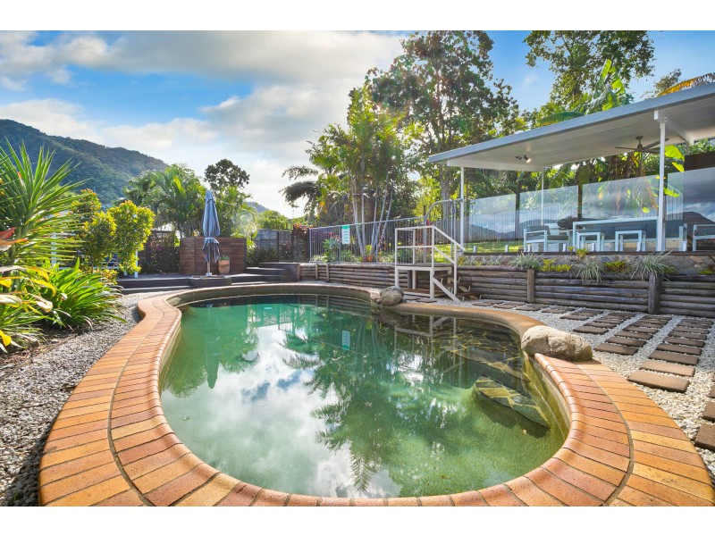 7 Brett Street, Mooroobool QLD 4870