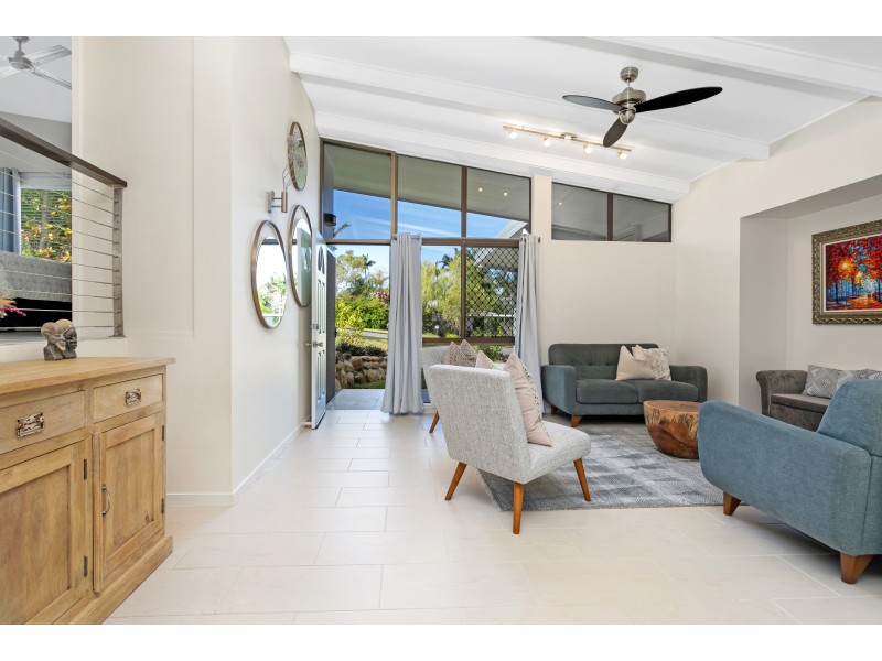 7 Brett Street, Mooroobool QLD 4870