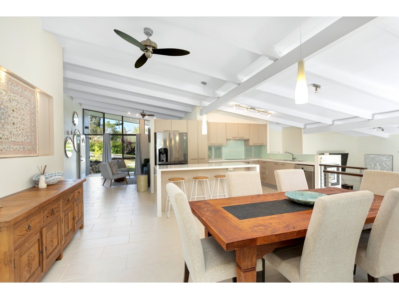 7 Brett Street, Mooroobool QLD 4870