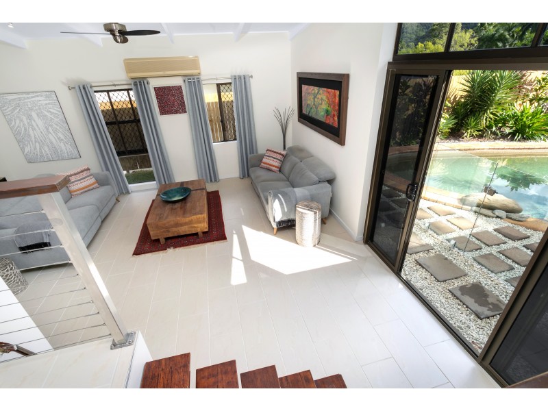 7 Brett Street, Mooroobool QLD 4870