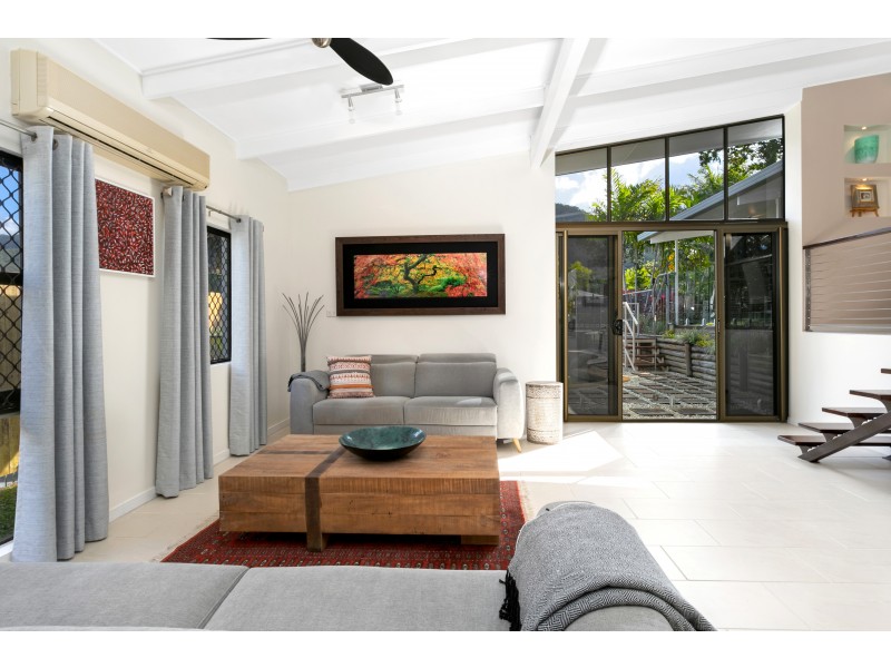 7 Brett Street, Mooroobool QLD 4870