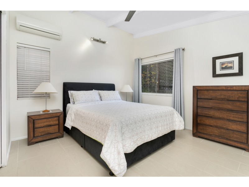 7 Brett Street, Mooroobool QLD 4870