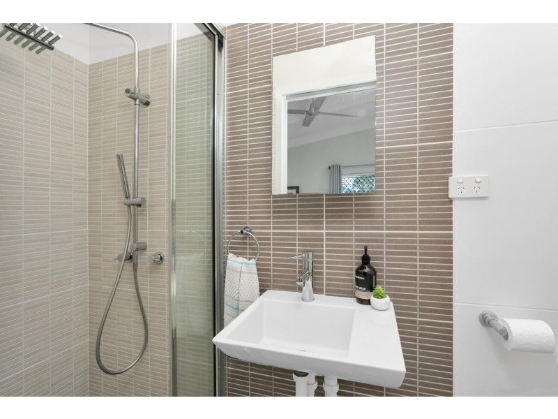 7 Brett Street, Mooroobool QLD 4870