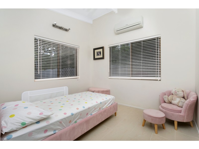 7 Brett Street, Mooroobool QLD 4870