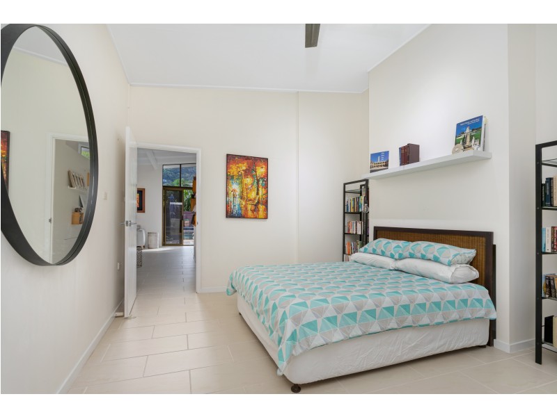 7 Brett Street, Mooroobool QLD 4870