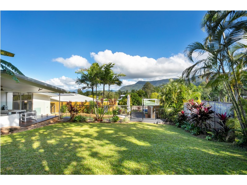 7 Brett Street, Mooroobool QLD 4870