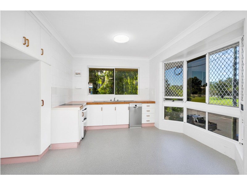 4/73-75 Pease Street, Manoora QLD 4870