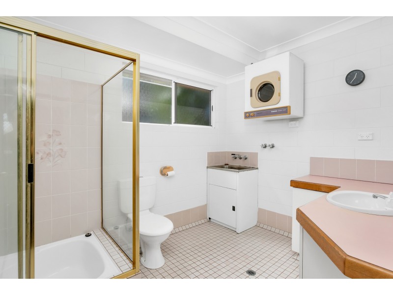 4/73-75 Pease Street, Manoora QLD 4870